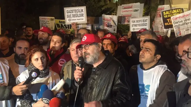 Cumhuriyet gazetesi önü