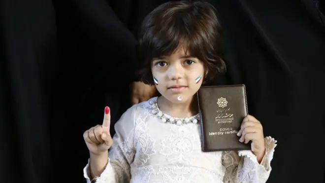 صورة لناخبة صغيرة