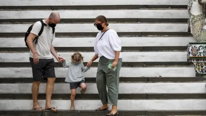 ชาวต่างชาติที่วัดในไทย