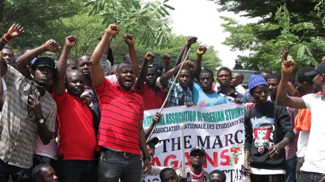 Ụmụ akwụkwọ ndị Naijiria na-eme nghagharịiwe megide igbu ndị Naijiria na South Africa