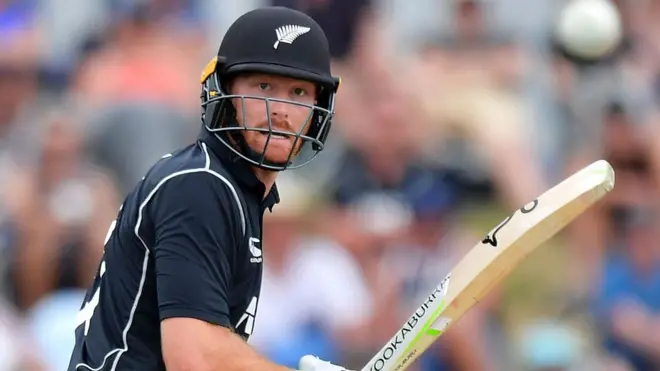 مارٹن گپٹل نے نصف سنچری بنائی ہے