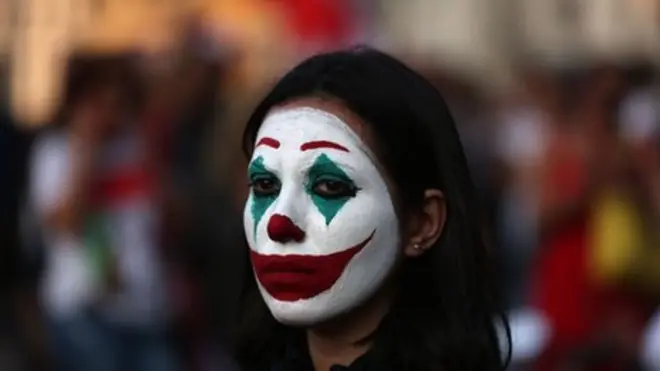 وجه متظاهرة