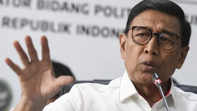 Menko Polhukam Wiranto memberikan keterangan pers terkait kondisi terkini Papua di Kemenko Polhukam, Jakarta, Senin (2/9/2019). Menko Polhukam Wiranto menyatakan akses bagi wartawan asing dibatasi untuk masuk ke Papua dan Papua Barat.