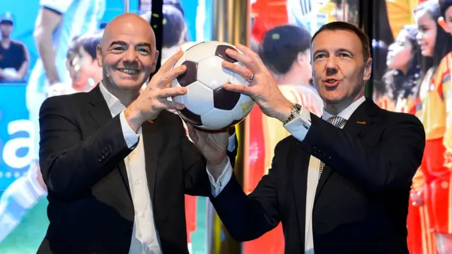 церемония открытия музея ФИФА в Цюрихе: Джанни Инфантино с директором музея