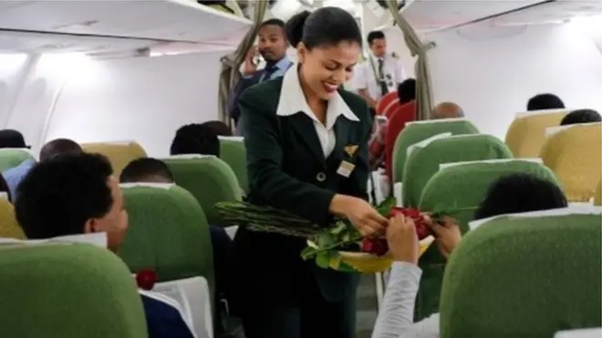 Indabo za roza n'inzoga zo mu bwoko bwa shampanye ni byo byahabwaga abagenzi muri uru rugendo rw'amateka