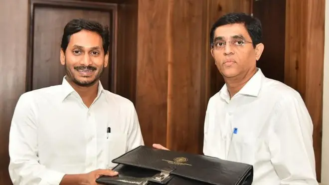 జగన్, బుగ్గన