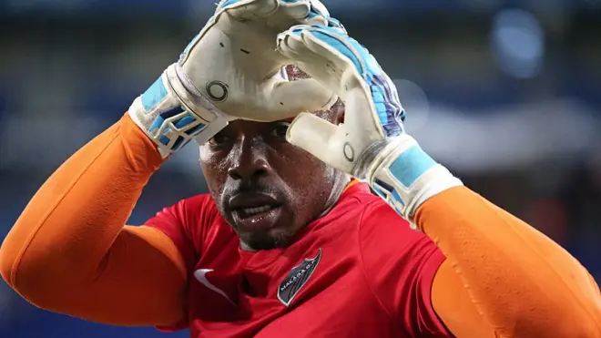 Selon Hugo Broos, Kameni avait décliné une convocation en mai dernier, car il n'était pas titulaire.
