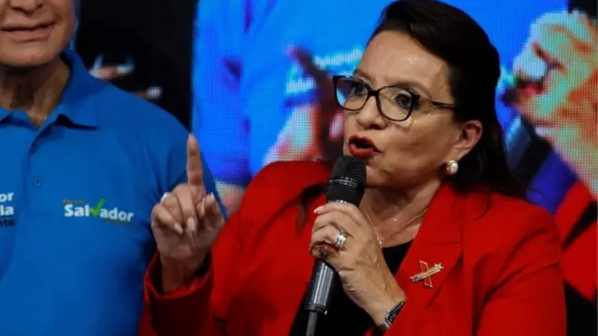 Xiomara Castro anketlerde en yakın rakibinin yirmi puan önünde görünüyor