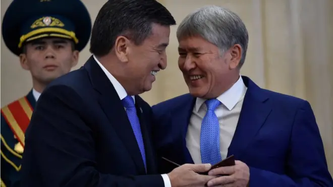 Сооронбай Жээнбеков президент болуп шайланып, Алмазбек Атамбаев аны кучактап куттуктап жаткан бир жыл мурда алар бет карашпай калат деп эч кимдин капарына келген эмес.