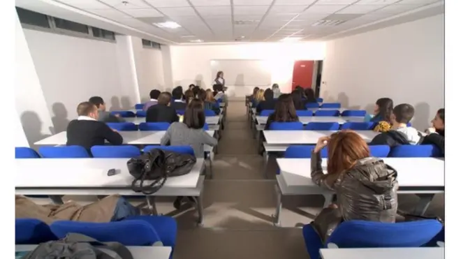 İzmir Üniversitesi'nde bir sınıf