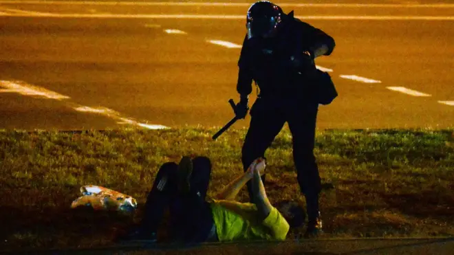 "Мені поклали в штани гранату": що роблять із затриманими в Білорусі?