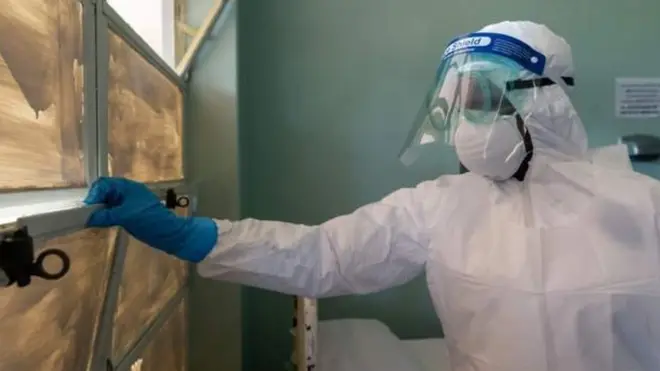 Dhakhaatiirta ayaa talooyin ka bixinaya sidii ay dadka ula tacaali lahaayeen Caabuqan faafaya