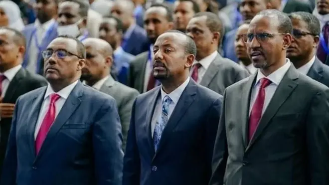 ፕረዝደንት ውድብ ብልፅግና ኣብይ ኣሕመድ (ማእኸል)፣ ምክትል ፕረዝደንት ኣይተ ደመቀ መኮነን (ፀጋም)፣ ኣይደ ኣደም ፋራህ (የማን)