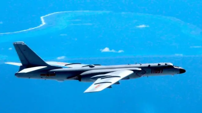 今年7月份中國的轟-6K轟炸機被拍到在南海島礁附近巡航
