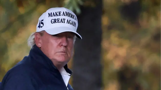 Trump retorna para a Casa Branca após passar o dia jogando golfe enquanto Biden era declarado vencedor da disputa eleitoral