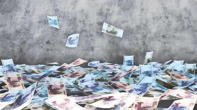 Экономисты не исключают новой девальвации рубля на 10-15%