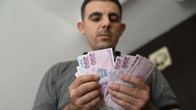 لماذا تستخدم العملة التركية في إدلب؟