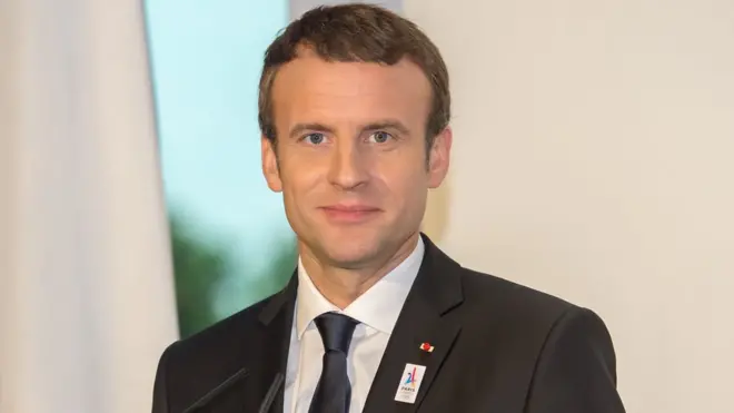 Президент Франції витрачає на візажиста чималі гроші