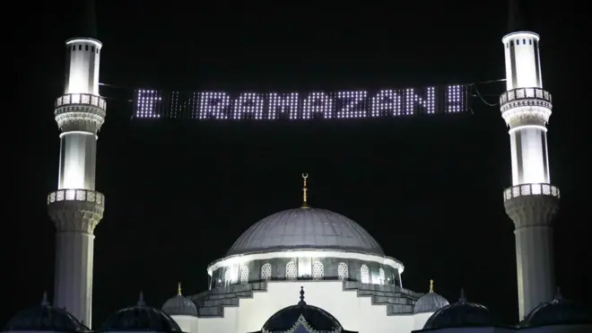 Waxaa lagu magacaabaa Masaajidkaan Ramazan