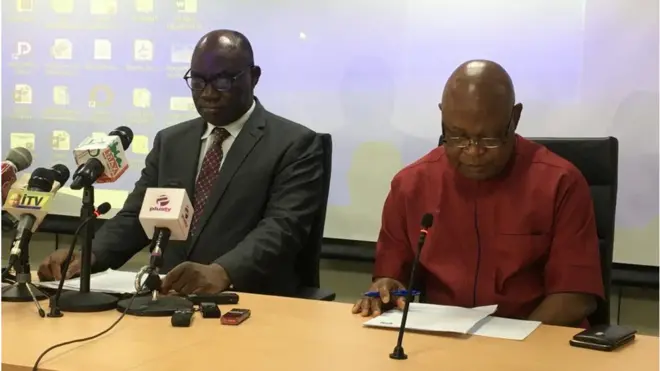 NERC oga kpata-kpata, James Momoh (left) tok dis one for press conference wit tori pipo on Monday