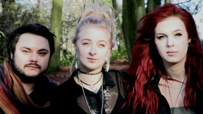 ظهر مؤخرا علي مواقع التواصل الاجتماعي مجتمع شديد للسحرة خاصة من الشباب الذين يلقون ترحابا شديدا خاصة علي انستغرام.