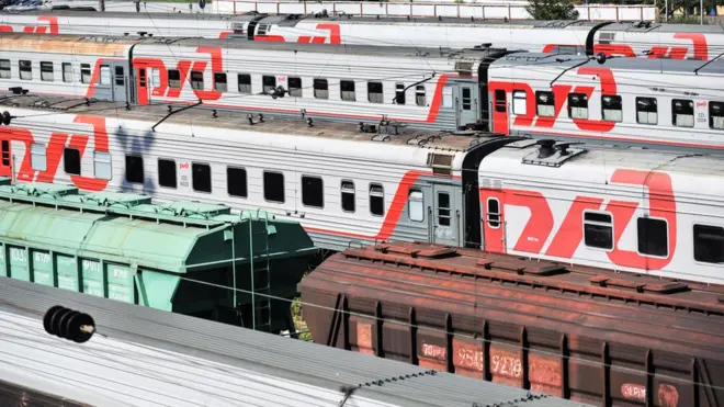 В РЖД сообщили, что перевозки пассажиров и грузов осуществляются в рабочем режиме