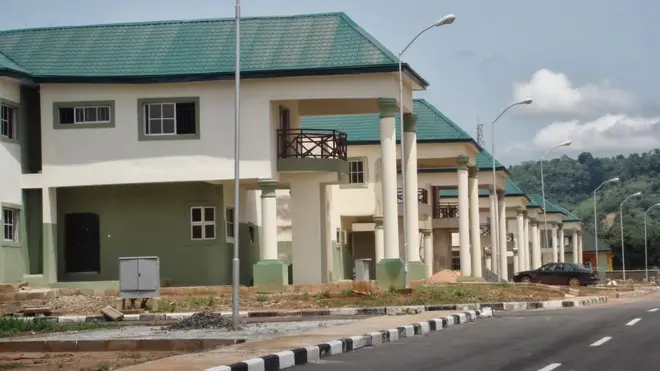 Ụlọ gọọmentị rụrụ