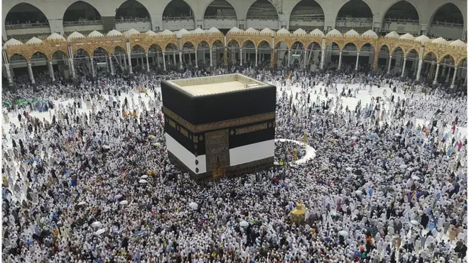 Suasana ibadah haji di Masjidil Haram, Mekah, pada 2016 lalu. Mulai 2017, kuota haji Indonesia akan bertambah dari 168.800 menjadi 221.000 jamaah.
