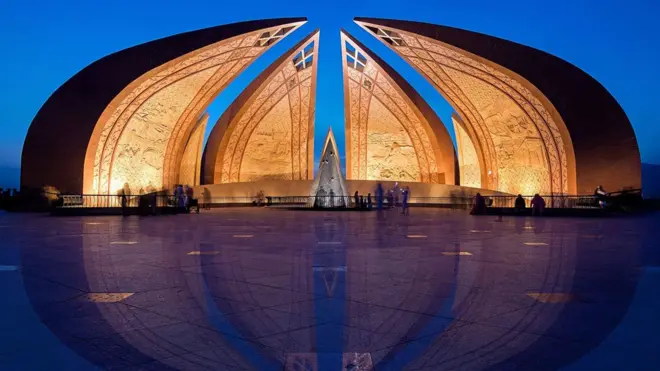 اسلام آباد میں واقع پاکستان مونومنٹ کی شام کے وقت بنائی گئی محمد اشعر کی تصویر کو چھٹی بہترین تصویر قرار دیا گیا ہے