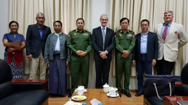 ပစ်ခတ်တိုက်ခိုက်မှု ရပ်စဲရေး ပူးတွဲစောင့်ကြည့်မှု ကော်မတီ တာဝန်ရှိသူတွေနဲ့ ရိုဖ့်မေယာ တွေ့ဆုံစဉ်