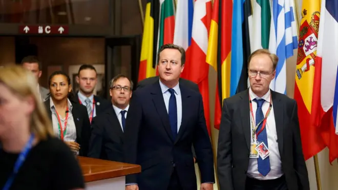 Sir Ivan Rogers (phải) được cựu Thủ tướng Anh David Cameron bổ nhiệm