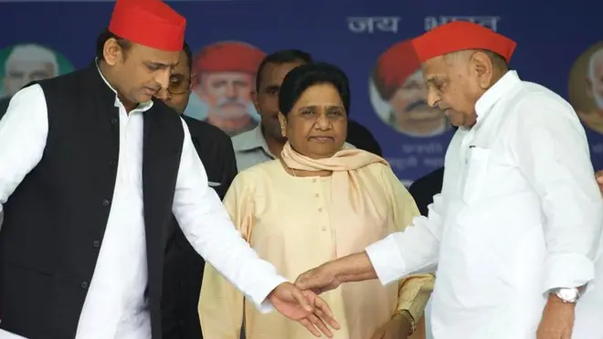 मैनपुरी रैली: 'दल और दिल मिलने' के बावजूद राजनीतिक हैसियत की मापतौल होती रही