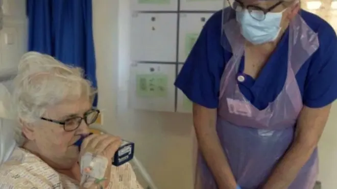 Кей Флітні - одна з тих, хто погодився брати участь у клінічному випробуванні нового методу лікування коронавірусу