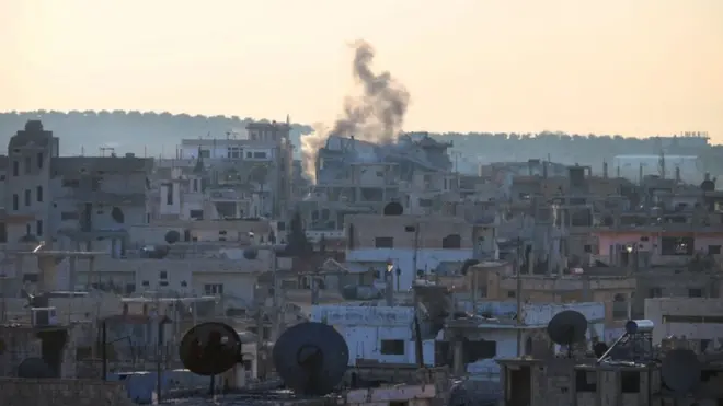 قصف قوات حكومية لمواقع المعارضة في منطقة درعا بجنوب سوريا