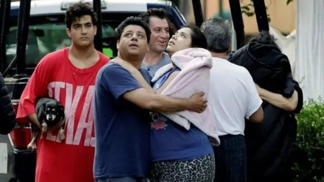 Поштовхи відчували і в Мехіко, хоча епіцентр землетрусу був за 500 кілометрів