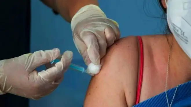 سيعمل اللقاح على محاصرة الفيروس في مسار تطور مختلف.