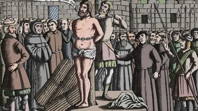 "Dios ábrele los ojos al rey de Inglaterra", ruega Tyndale antes de que prendieran el fuego que lo consumió.