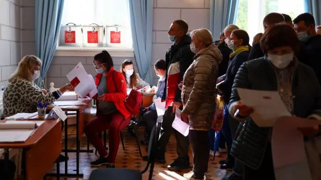 Очередь на одном из участков в Красноярске