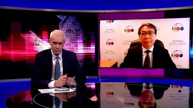 史蒂文·薩克爾(左)與蔡明彥(右)