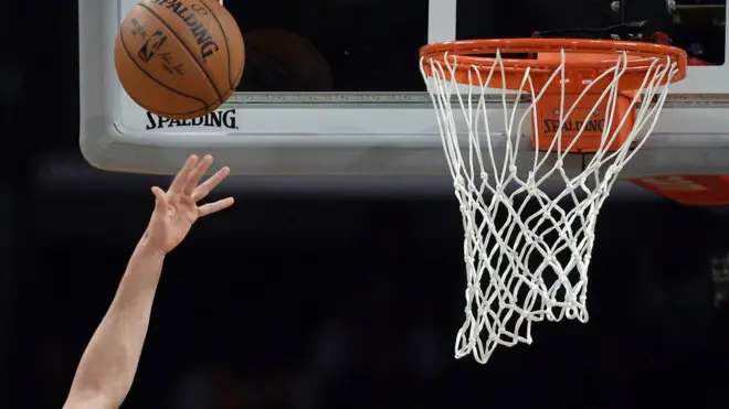 Perbasi menjatuhkan sanksi kepada delapan pemain dan satu orang ofisial klub tersebut yang dinyatakan terlibat pengaturan skor pertandingan basket.