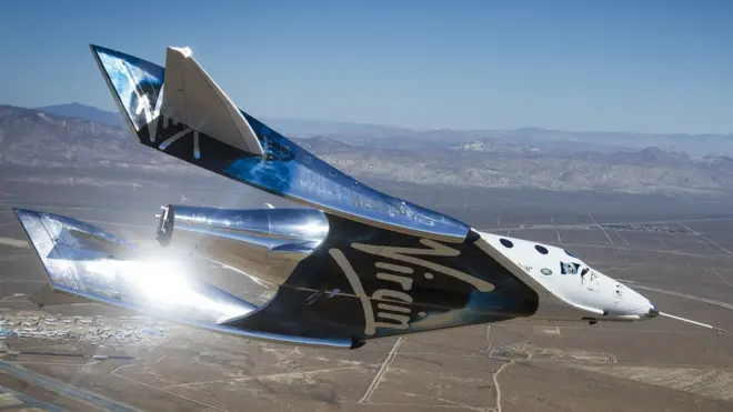 Virgin Galactic le apuesta a llevar turistas al espacio.