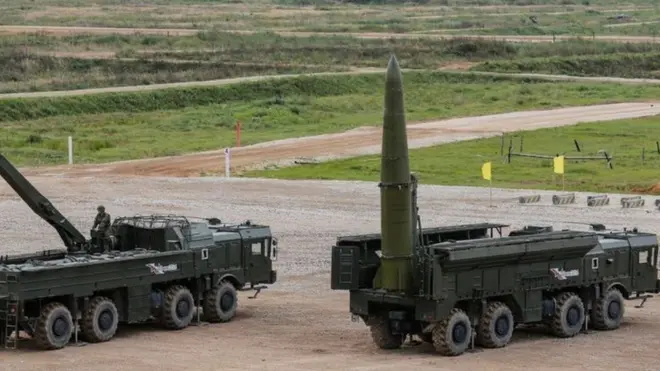 Ракета "Кинджал" зовні нагадує балістичну ракету комплексу "Іскандер" (на знімку)