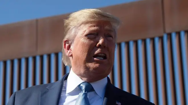 US President Donald Trump visits the US-Mexico border