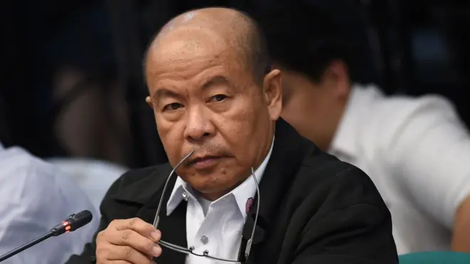 Mantan anggota polisi, Arturo Lascanas, mengatakan dirinya pernah menjadi bagian dari 'kuat maut' di Davao yang terkait dengan pembunuhan 300 orang.