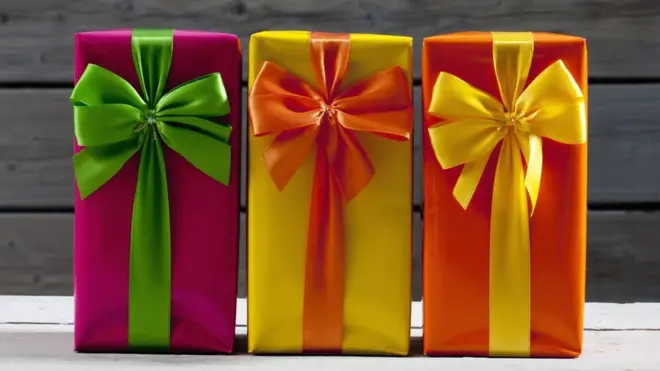 صحافیوں کو تحائف دینے کے الزامات سامنے آتے رہے ہیں