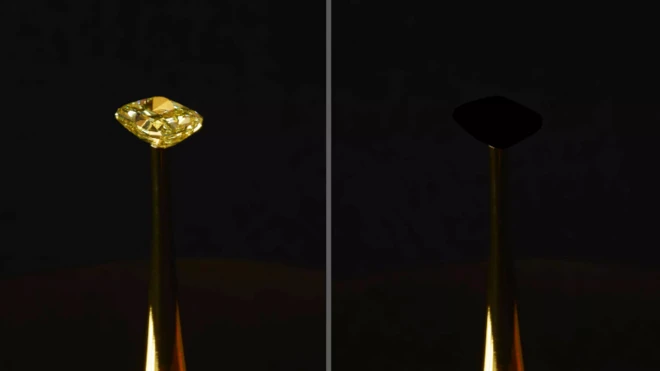 เพชรสีเหลืองที่ส่องประกายเจิดจ้าหายไปในความมืด หลังถูกห่อหุ้มด้วยวัสดุชนิดใหม่ที่ดำที่สุดในโลก