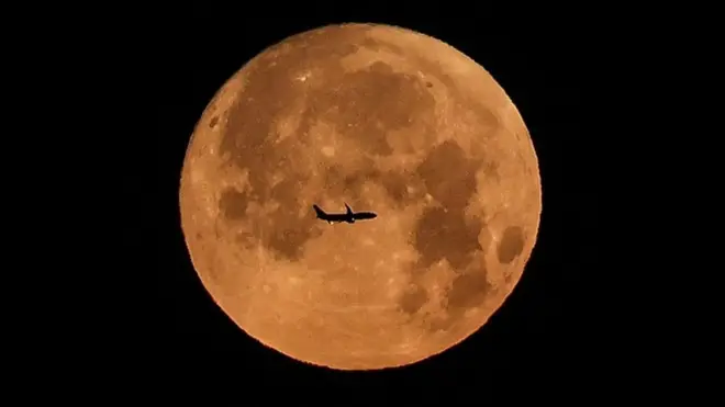 د توتۍ، غزال او سپي کب ترمنځ مشترکات څه دي؟ دا ټول نومونه په ۲۰۲۲ کال کې لویې سپوږمۍ ته اخیستل شوي. خو لویه سپوږمۍ څه شی ده؟‌ نور په دې وېډیو کې کتلی شئ.