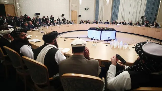 मॉस्को में तालिबान के प्रतिनिधियों से 10 देशों के प्रतिनिधियों की मुलाक़ात हुई, जिसमें ईरान, चीन और पाकिस्तान के अधिकारी भी शामिल हुए हैं.