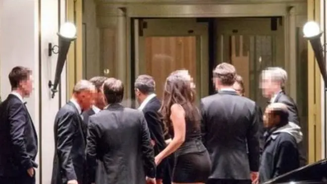 تمكنت صحفية في الفاينانشال تايمز من الدخول إلى الحفل كنادلة