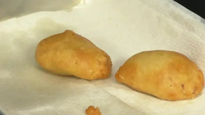 دا څه موده ساینسپوهان لګیا وو او هڅه يې کوله داسې غوښه جوړه کړي چې څاروي ورته ونه وژني.